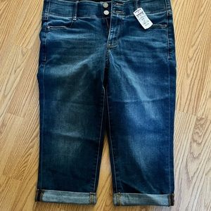 Stylish and Brand new Denim Capri ..tummy control stretchy fabric !!!size 10p